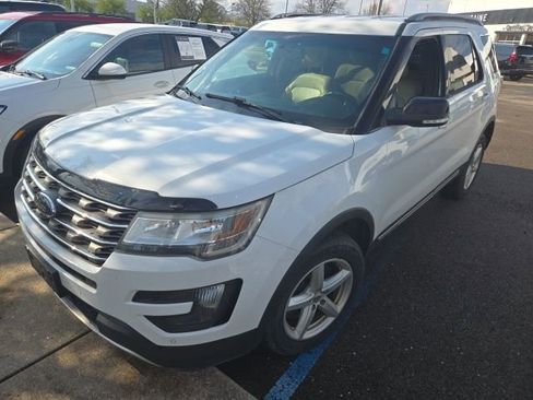 Used 2016 Ford Explorer XLT w/ Equipment Group 202A AWD/4WD image 1