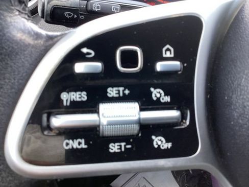 Used 2021 Mercedes-Benz GLB 250 4MATIC image 16