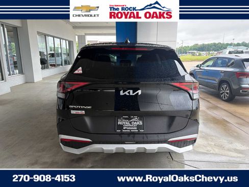 Used 2025 Kia Sportage EX FWD image 4