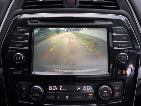 Used 2018 Nissan Maxima 3.5 SL FWD image 11