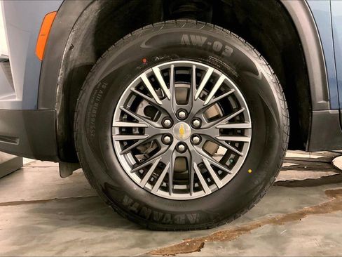 Used 2025 Chevrolet Traverse LT AWD/4WD image 9