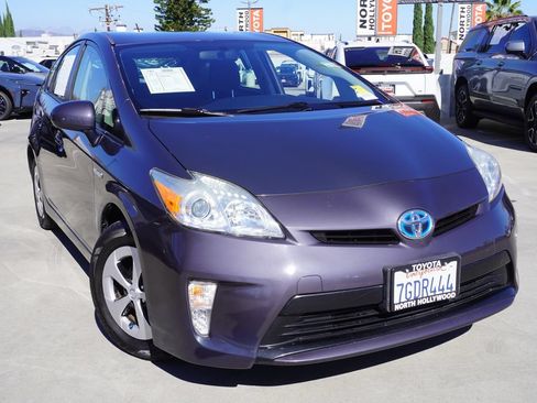 Used 2014 Toyota Prius Three FWD image 2