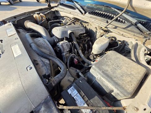 Used 2005 Chevrolet Silverado 2500 LS image 21