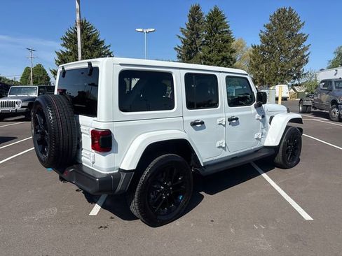 Used 2023 Jeep Wrangler Unlimited Sahara w/ Cold Weather Group image 26