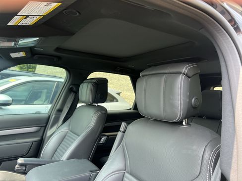 Used 2024 Land Rover Discovery Dynamic SE AWD/4WD image 19