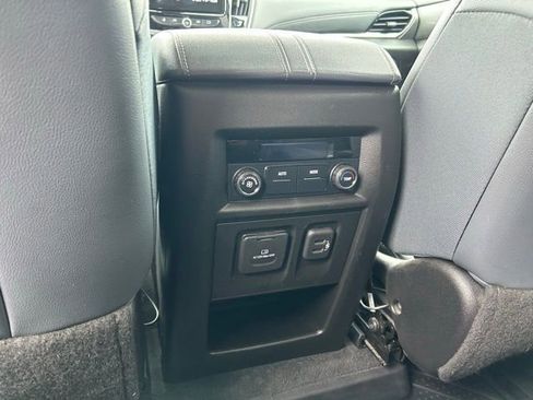 Used 2021 Chevrolet Traverse LT w/ LT Premium Package image 21