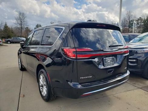 New 2026 Chrysler Pacifica Select AWD/4WD image 4