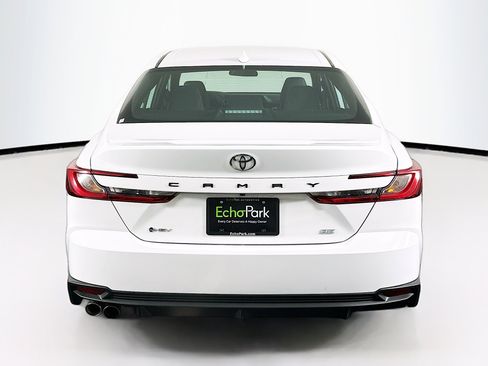 Used 2025 Toyota Camry SE image 7