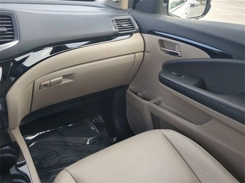 Used 2016 Honda Pilot Touring image 17