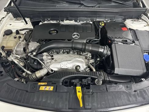 Used 2021 Mercedes-Benz GLB 250 4MATIC image 27