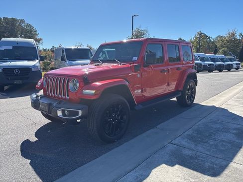 Used 2021 Jeep Wrangler Unlimited Sahara w/ Cold Weather Group AWD/4WD image 3