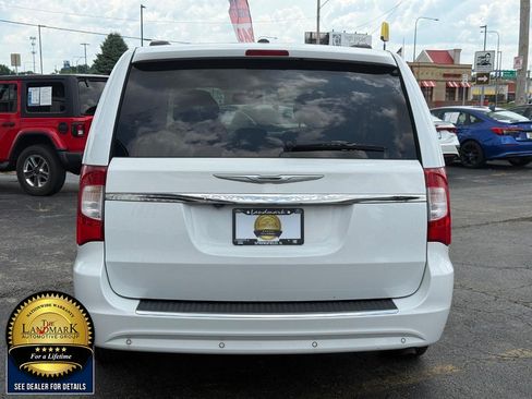 Used 2015 Chrysler Town & Country Touring-L w/ Driver Convenience Group FWD image 6