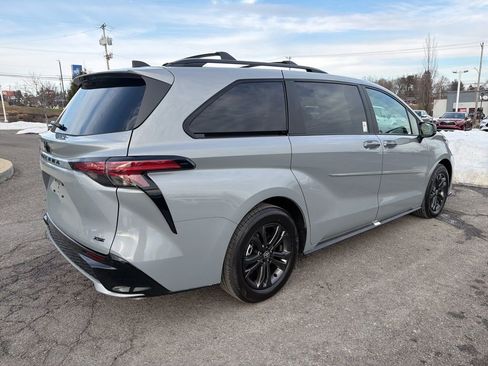 New 2026 Toyota Sienna XSE image 2