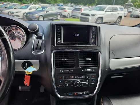 Used 2019 Dodge Grand Caravan GT FWD image 17