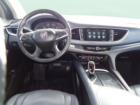 Used 2018 Buick Enclave Essence image 12