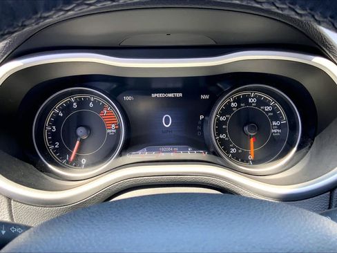 Used 2017 Jeep Cherokee Trailhawk AWD/4WD image 25