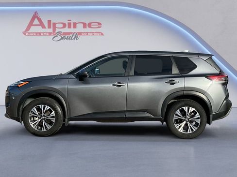Used 2023 Nissan Rogue SV image 2