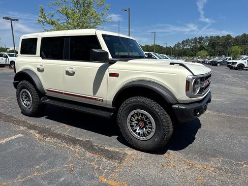 New 2026 Ford Bronco Outer Banks AWD/4WD image 1