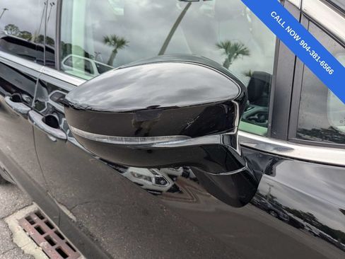 Used 2024 Chrysler Pacifica Touring-L FWD image 12