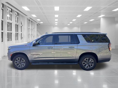 Used 2022 Chevrolet Suburban Z71 w/ Luxury Package AWD/4WD image 5