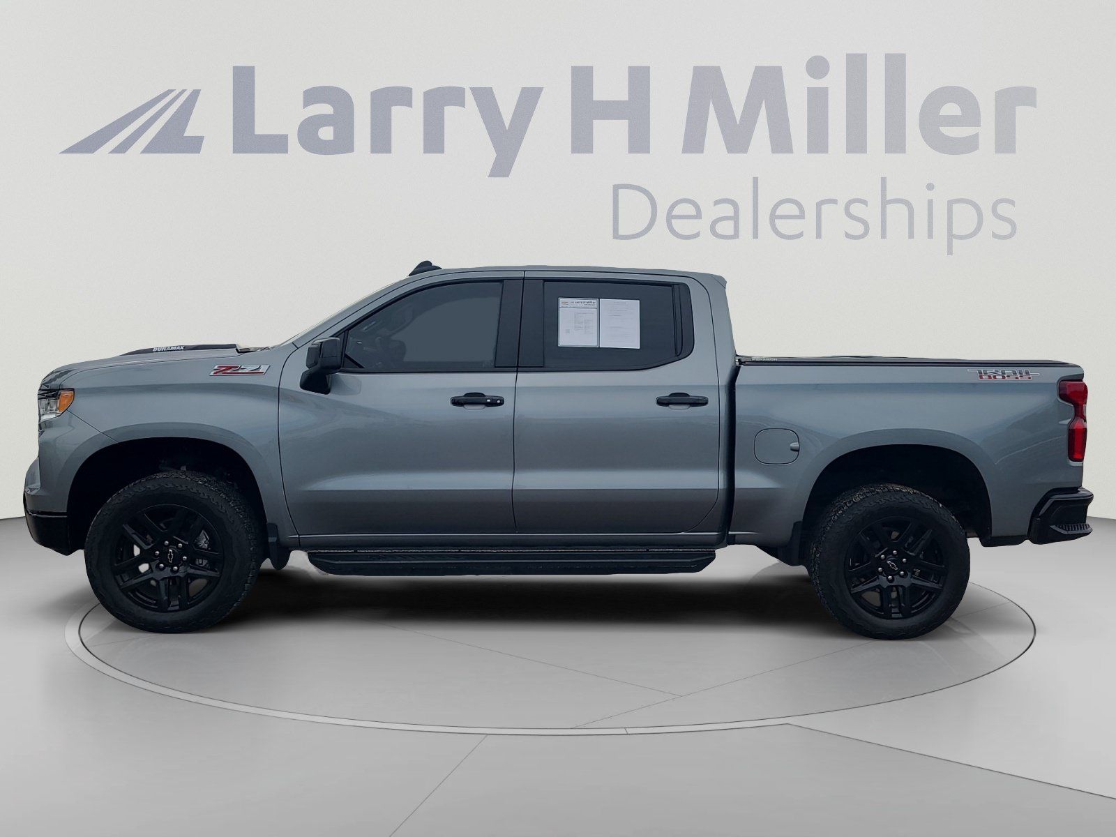 Used 2025 Chevrolet Silverado 1500 LT Trail Boss w/ Convenience Package II AWD/4WD image 2