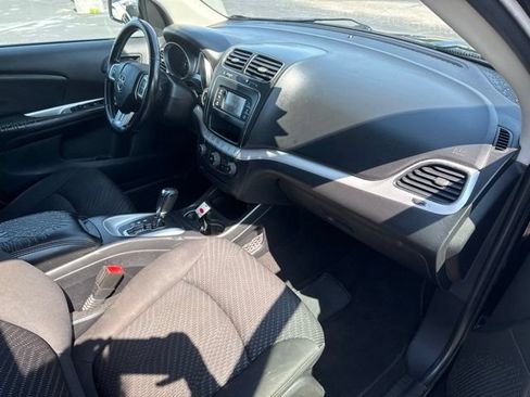 Used 2018 Dodge Journey SE w/ Connectivity Group FWD image 13