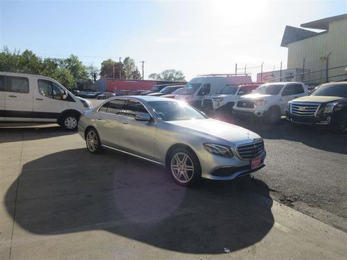 Used 2017 Mercedes-Benz E 300 4MATIC w/ Premium 3 Package image 10