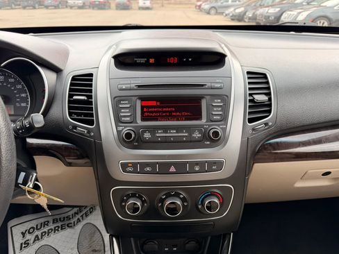 Used 2015 Kia Sorento LX image 10