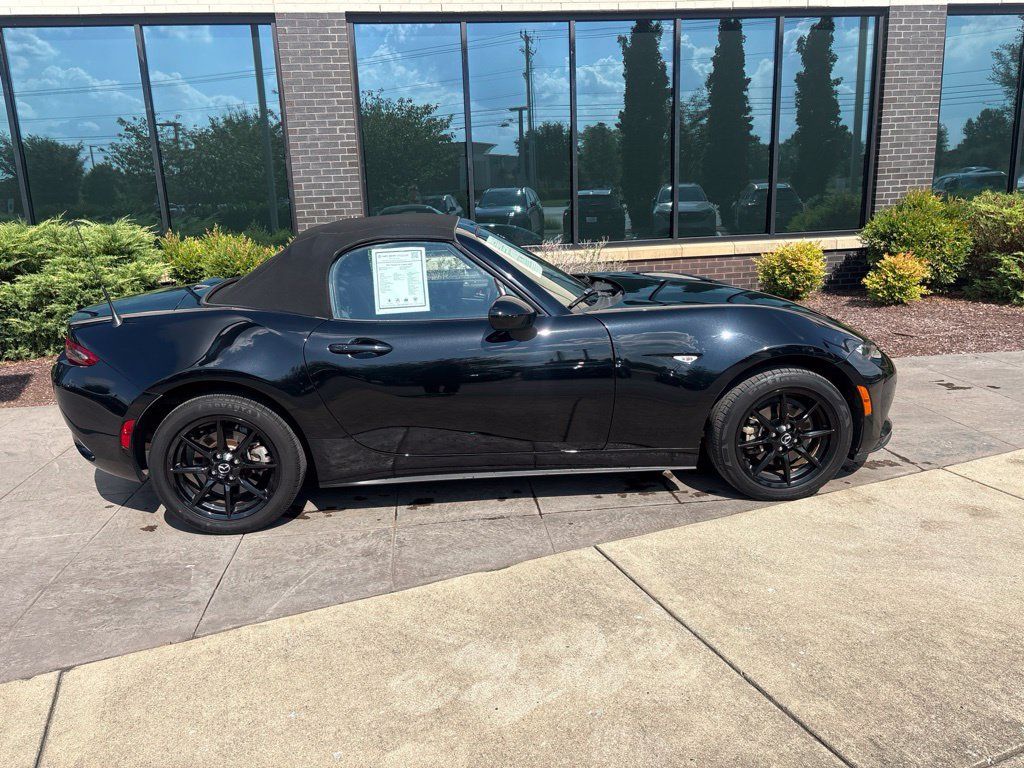 Used 2021 MAZDA MX-5 Miata Sport RWD image 4