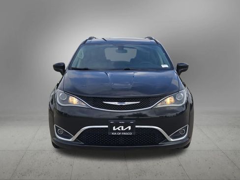 Used 2018 Chrysler Pacifica Touring-L FWD image 9