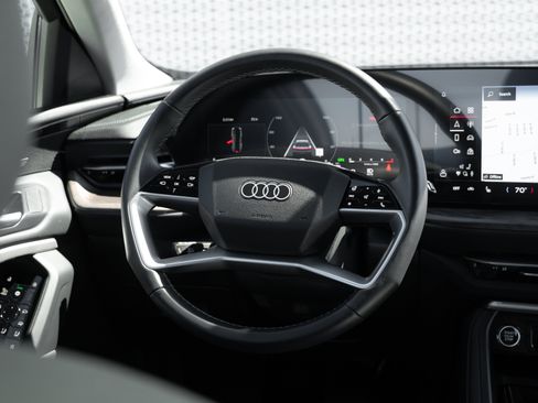 Certified 2025 Audi Q5 Premium w/ Premium Plus AWD/4WD image 9