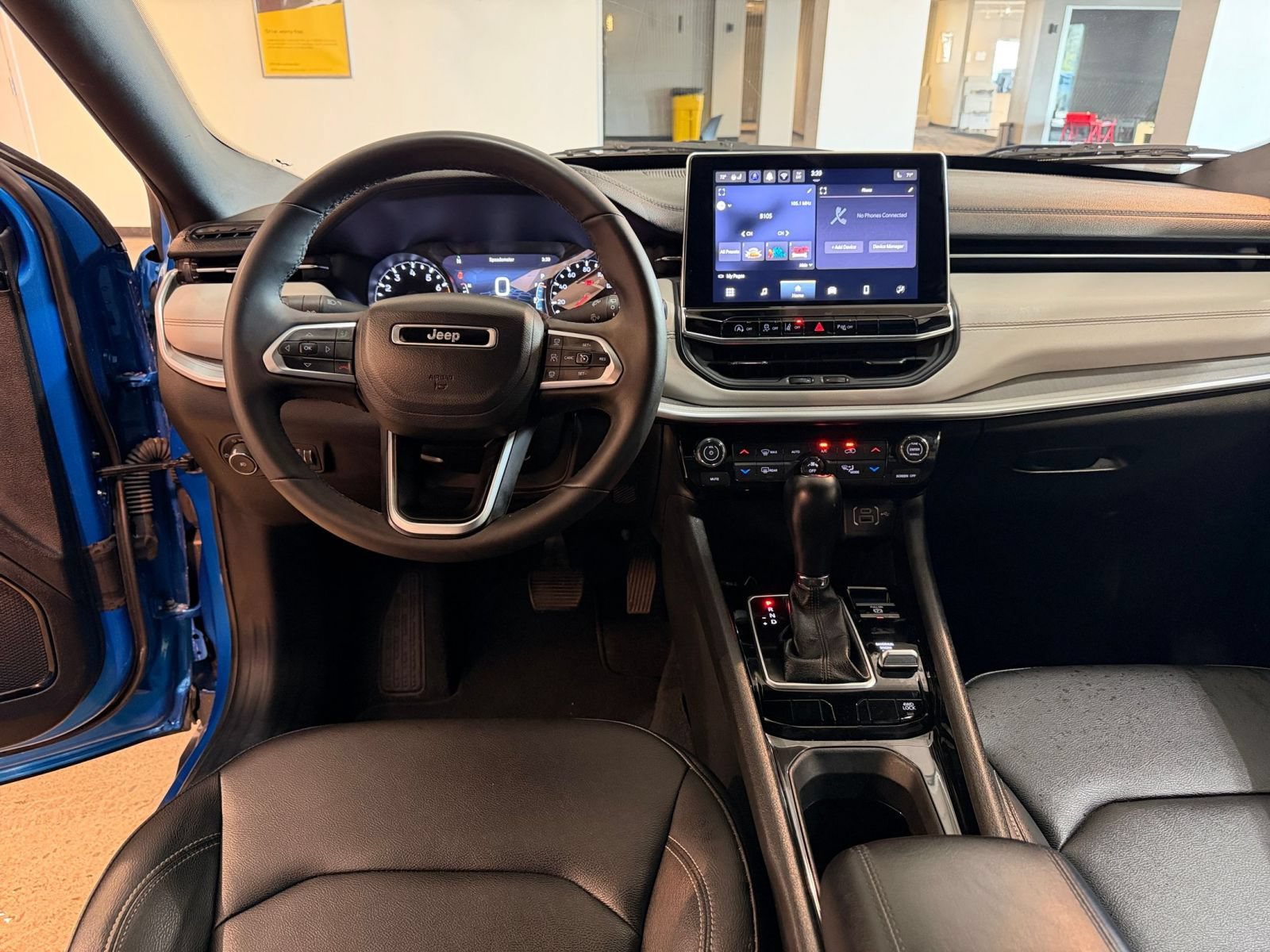 Used 2025 Jeep Compass Limited AWD/4WD image 33
