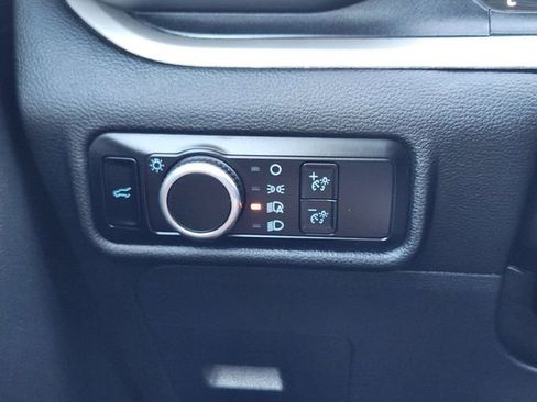 Used 2023 Ford Explorer XLT image 23