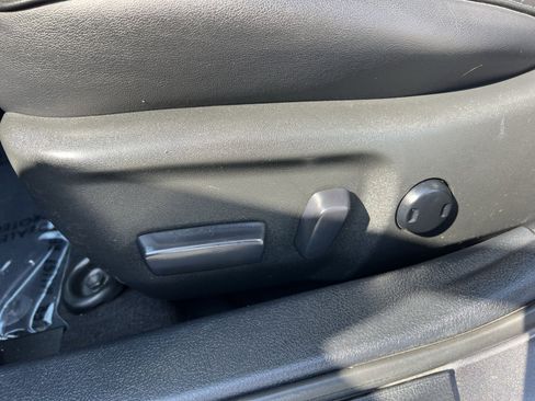 Used 2016 Toyota Camry XLE FWD image 12