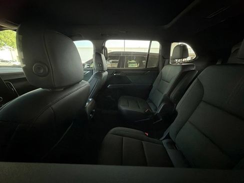 Used 2024 GMC Acadia AT4 w/ Luxury Package AWD/4WD image 7