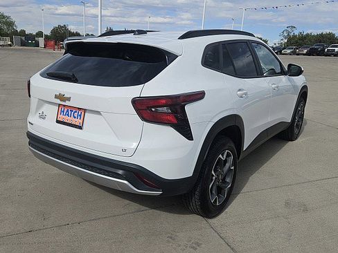 Used 2024 Chevrolet Trax LT FWD image 5