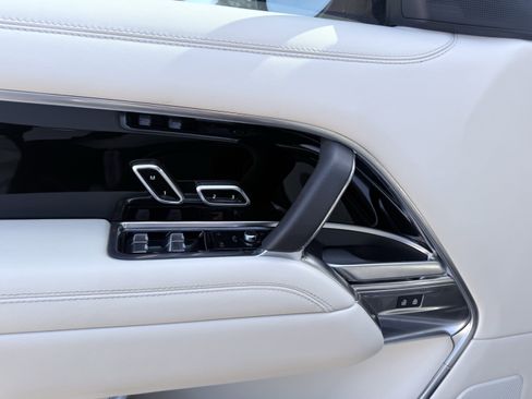 Used 2023 Land Rover Range Rover Long Wheelbase Autobiography image 32