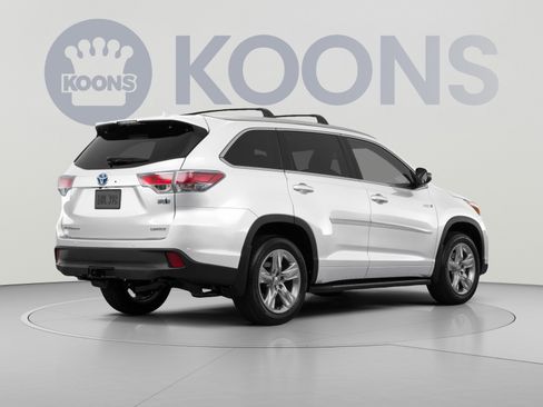 Used 2022 Toyota Highlander XLE AWD/4WD image 4