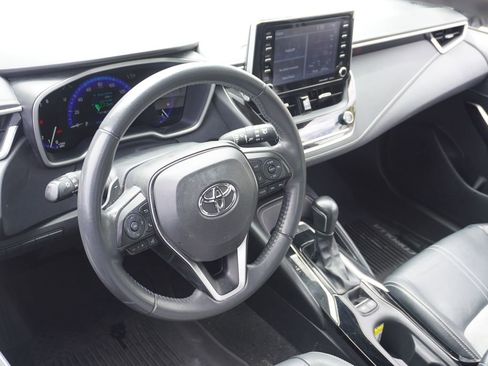 Used 2022 Toyota Corolla XSE FWD image 3