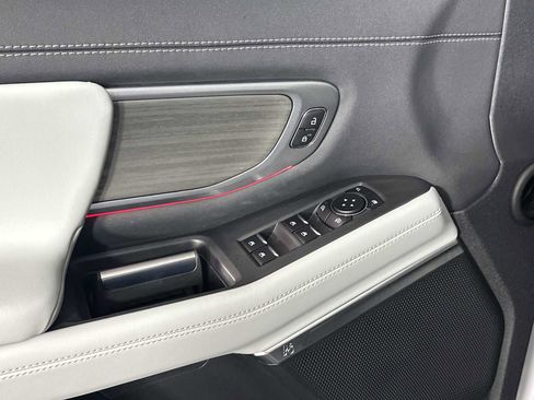 Used 2025 Ford Expedition Platinum image 11