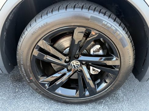 Used 2023 Volkswagen Tiguan SE R-Line AWD/4WD image 42