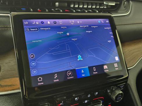 Used 2023 Jeep Grand Cherokee Summit w/ Luxury Tech Group V AWD/4WD image 30