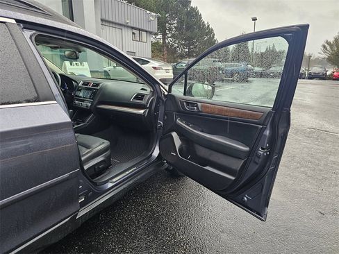 Used 2016 Subaru Outback 2.5i Limited image 10