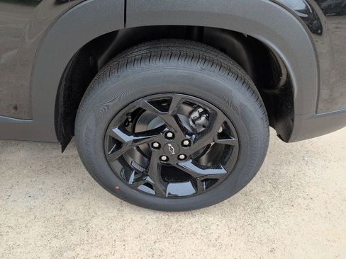New 2026 Chevrolet Trax LT w/ Driver Confidence Package FWD image 3