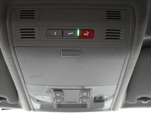 Used 2022 Volkswagen Tiguan S image 16