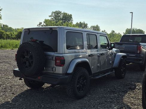 Used 2019 Jeep Wrangler Unlimited Sahara w/ Quick Order Package 24M Moab AWD/4WD image 3