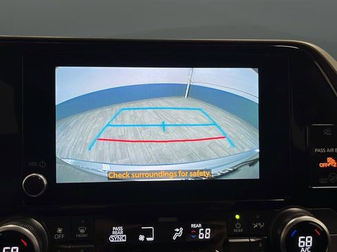 Used 2023 Toyota Highlander LE image 13