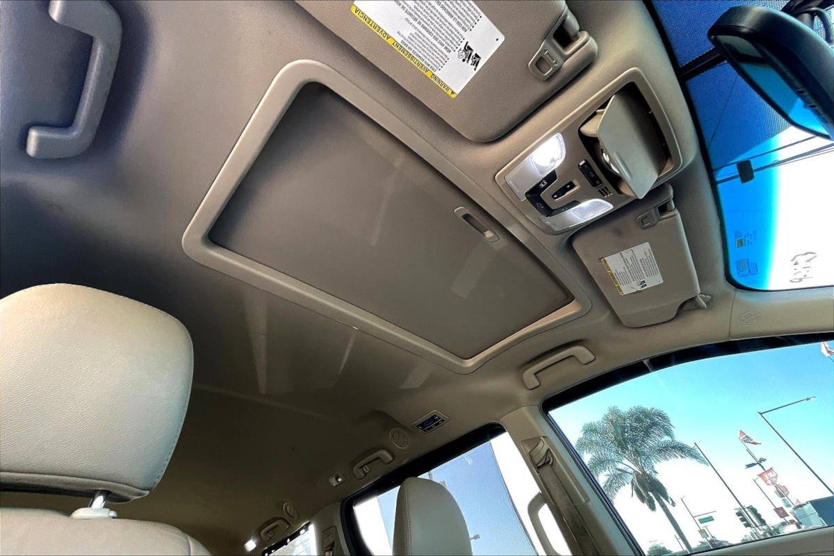 Used 2017 Toyota Sienna XLE w/ XLE Navigation Package FWD image 22