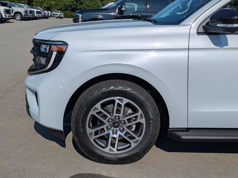Certified 2026 Ford Expedition Active AWD/4WD image 11