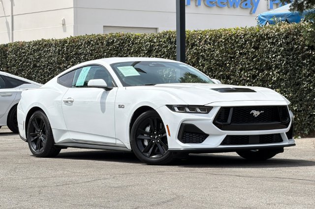 Used 2024 Ford Mustang GT RWD image 2